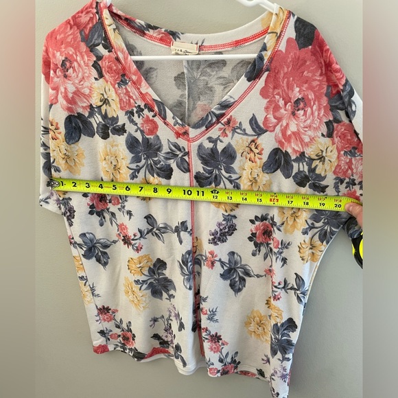 Floral oversize off the shoulder blouse - Picture 7 of 9